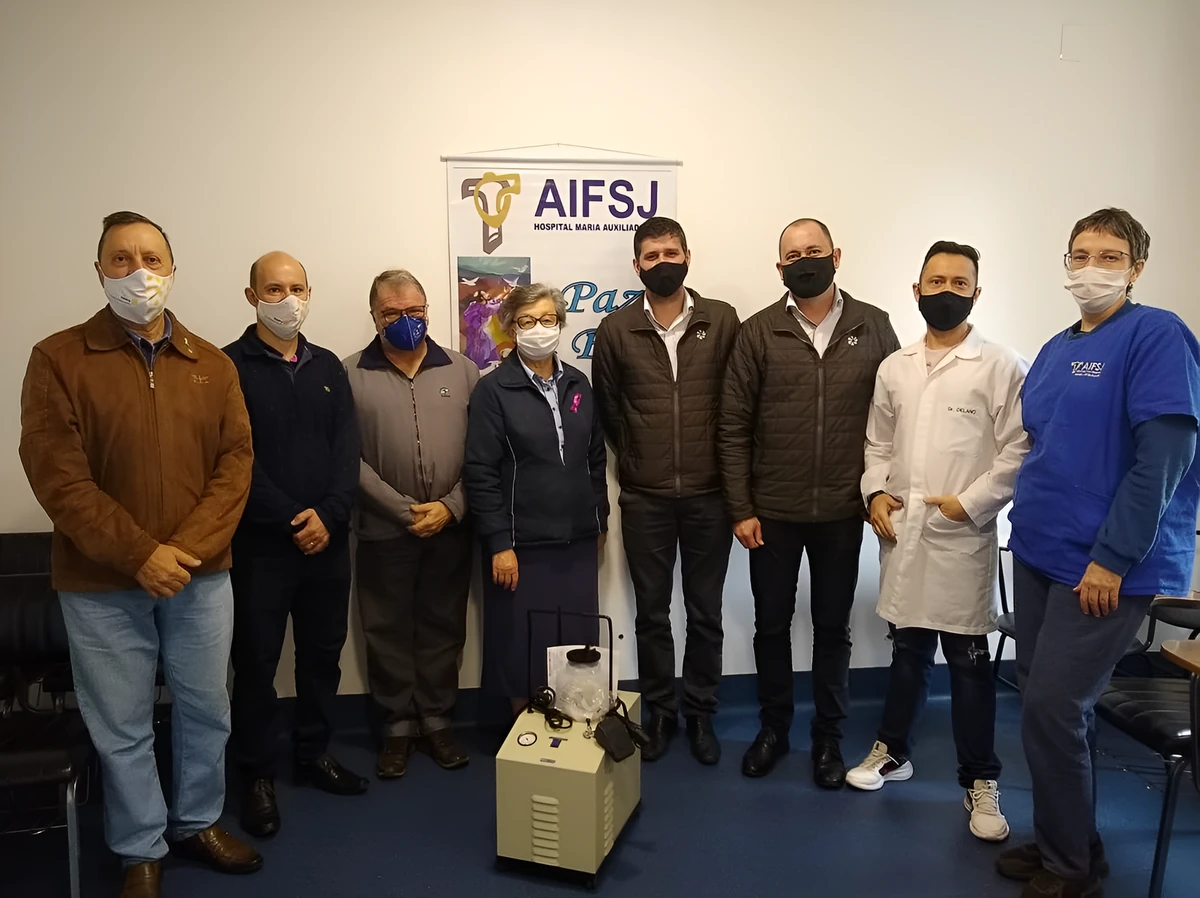Imagem da notícia: Sicredi e Rotary fazem doação de bomba aspiradora